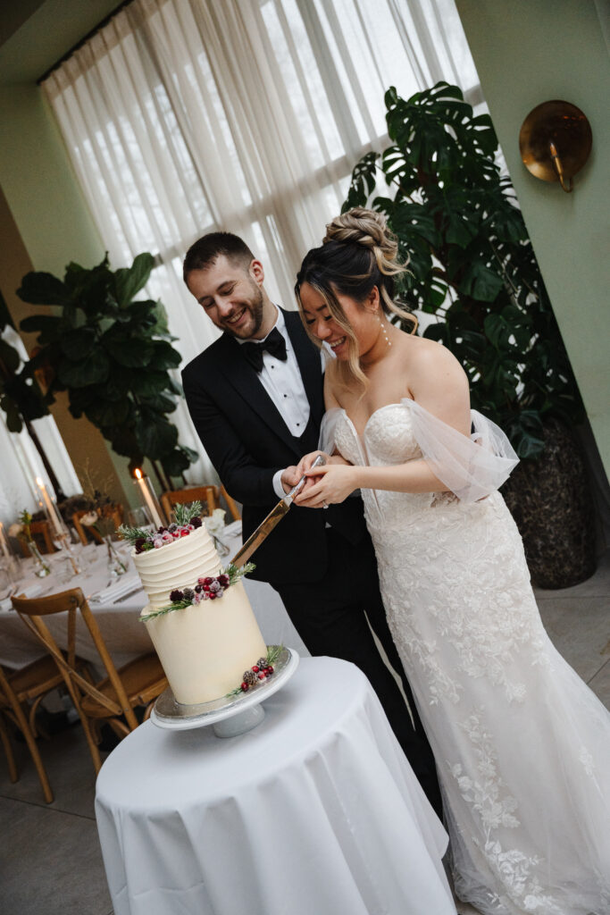Wedding Photographer at The Retreat at Elcott Park for cake cut