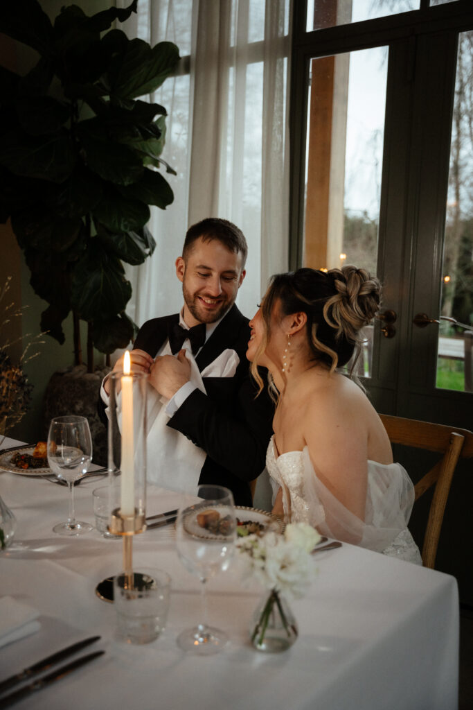 Wedding Photographer at The Retreat at Elcott Park for cake cut