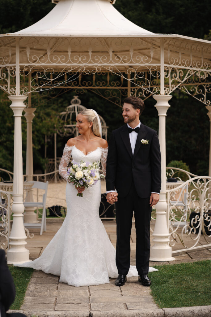 Outdoor Ceremony at Manor by the Lake