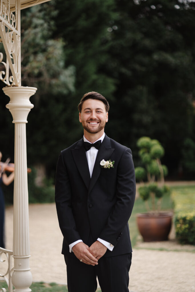 Outdoor Ceremony at Manor by the Lake