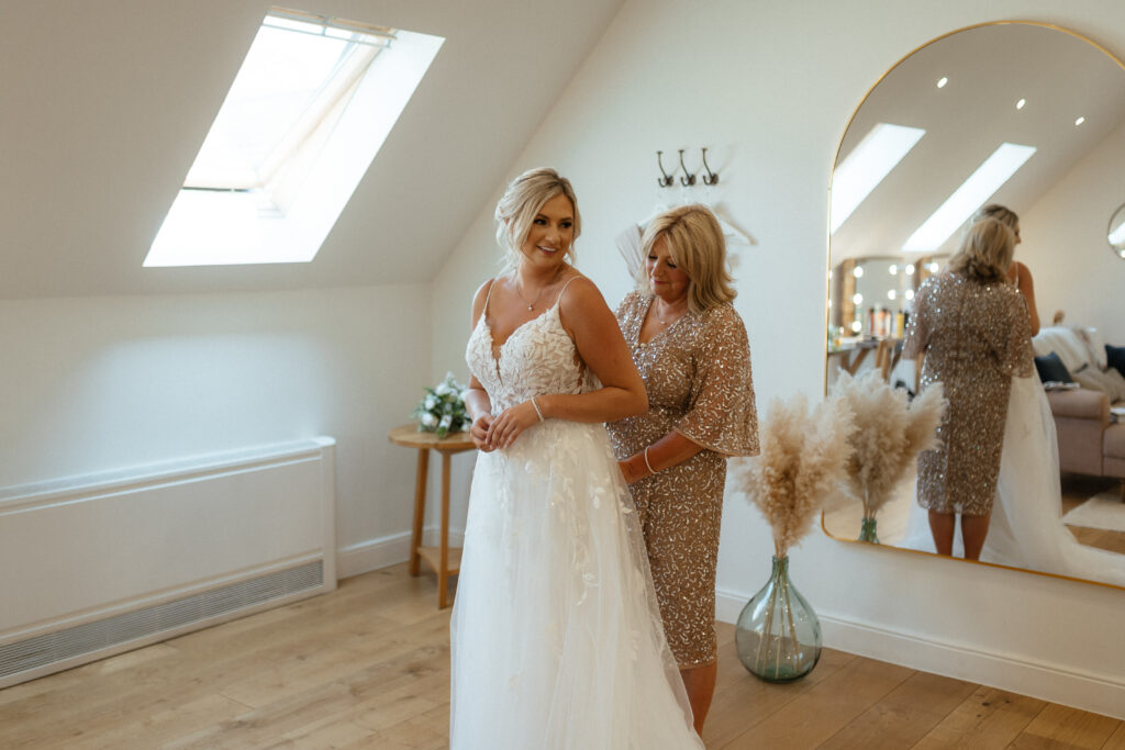 Bridal Prep at Hyde House by Cotswolds wedding photographer