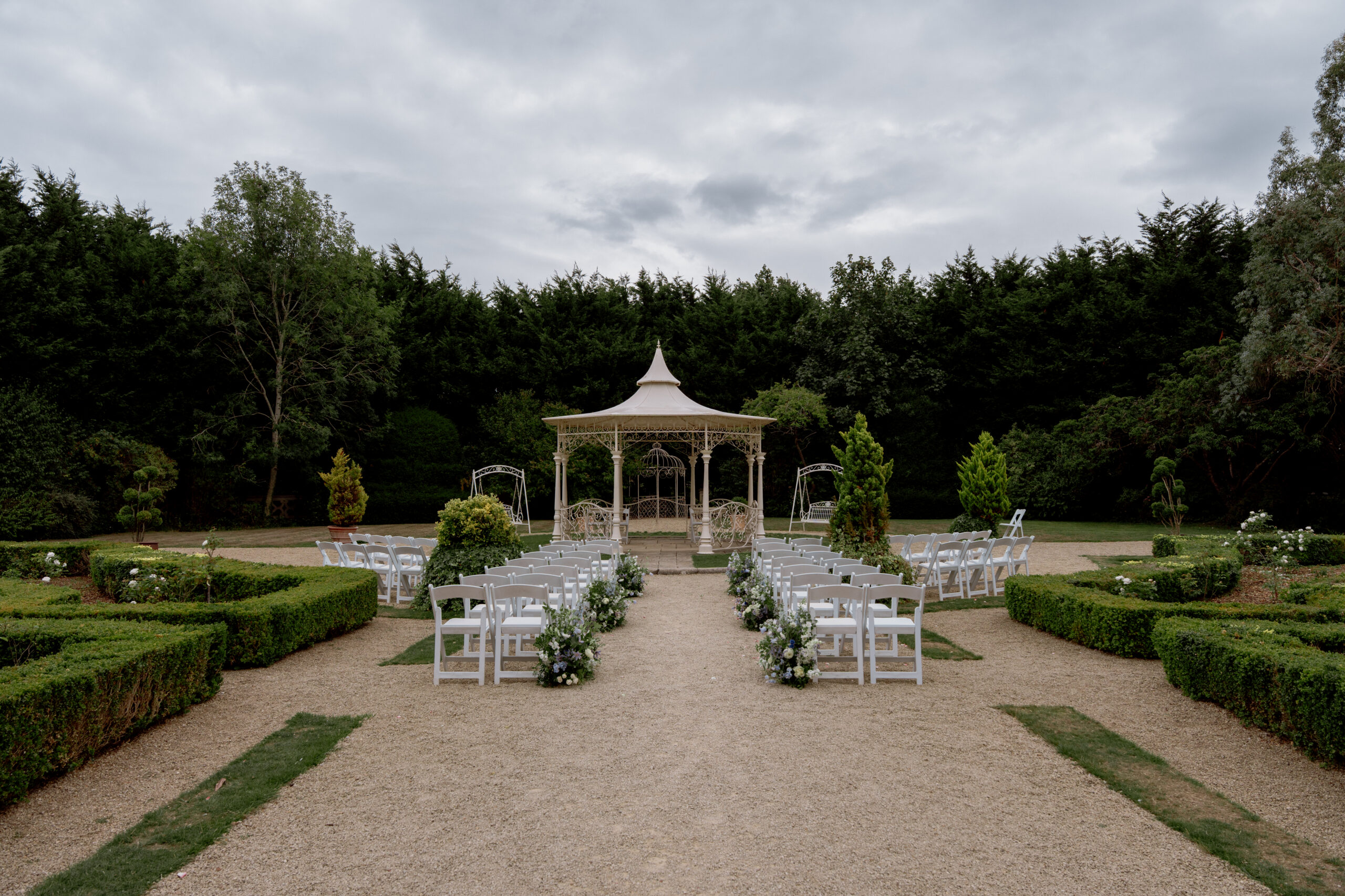 Manor by the Lake ceremony space by Cotswolds wedding photographer