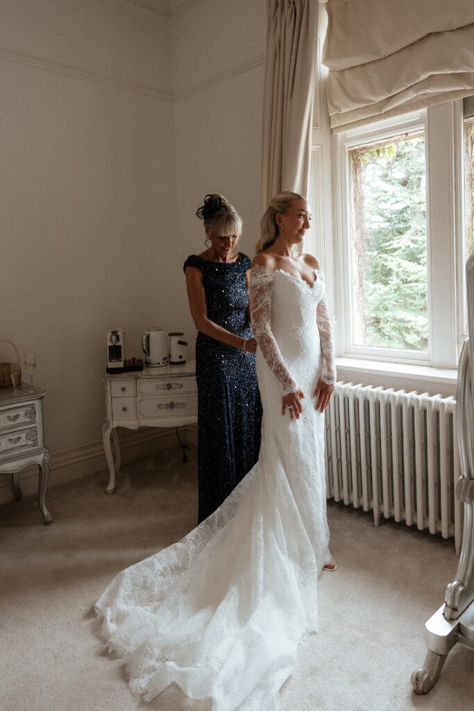 Manor by the Lake bridal party by Cotswolds wedding photographer