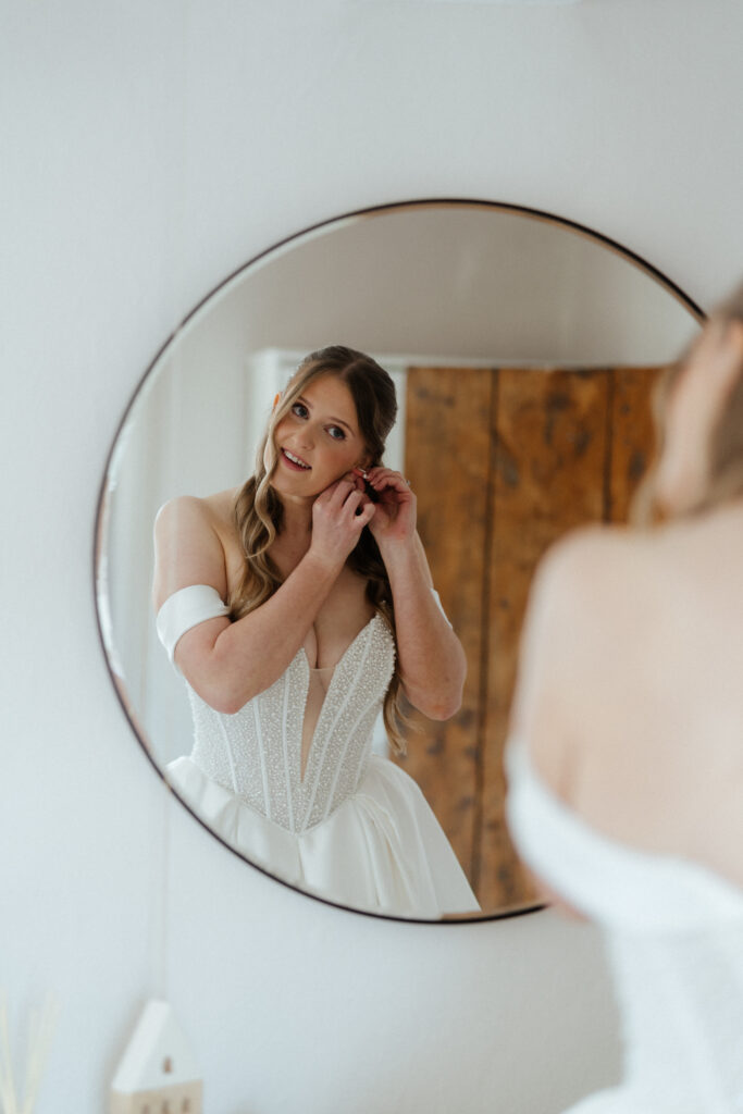 bridal prep at home for barns & yard wedding in summer