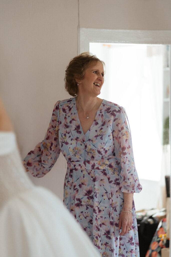 bridal prep at home for barns & yard wedding in summer