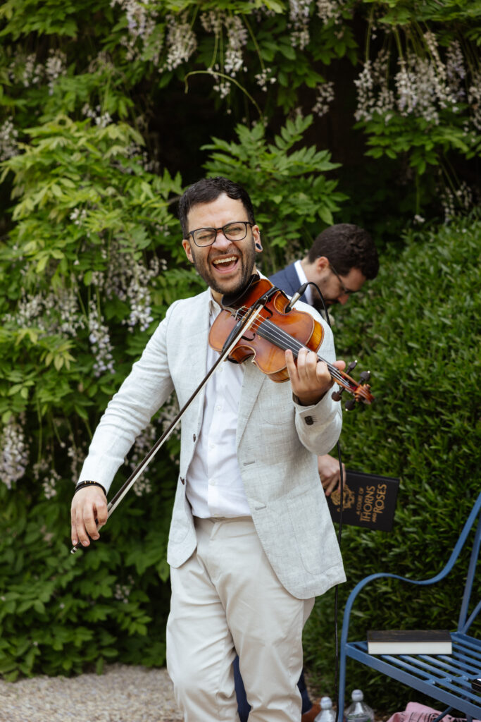 outdoor wedding ceremony at kiftsgate court gardens by cotswolds wedding photographer