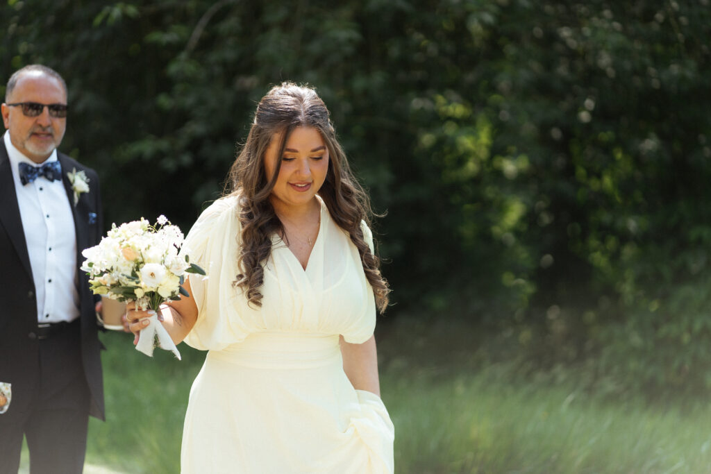 outdoor wedding ceremony at kiftsgate court gardens by cotswolds wedding photographer