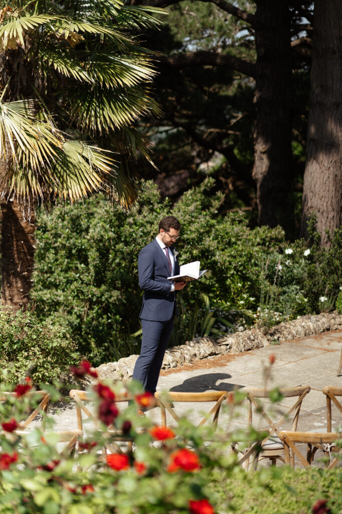 outdoor wedding ceremony at kiftsgate court gardens by cotswolds wedding photographer