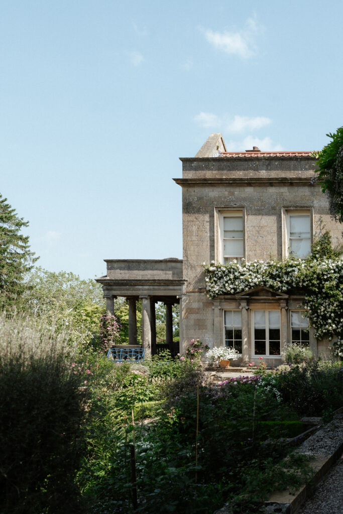 outdoor wedding ceremony at kiftsgate court gardens by cotswolds wedding photographer