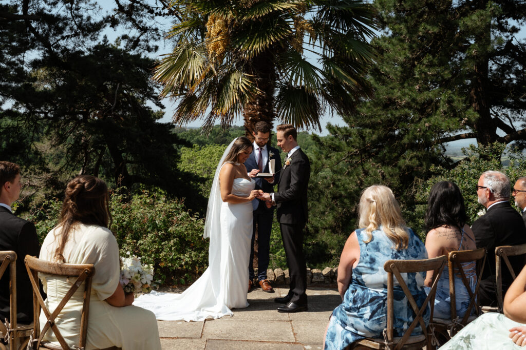 outdoor wedding ceremony at kiftsgate court gardens by cotswolds wedding photographer
