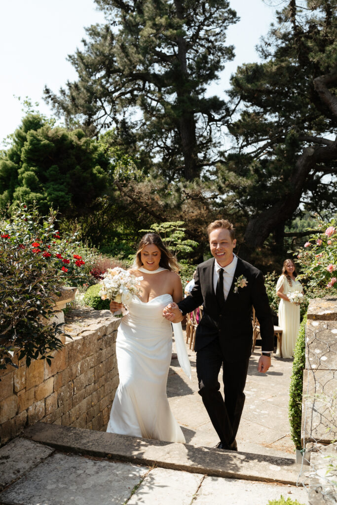 outdoor wedding ceremony at kiftsgate court gardens by cotswolds wedding photographer