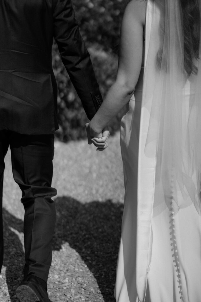 couple photos at kiftsgate court gardens by cotswolds wedding photographer