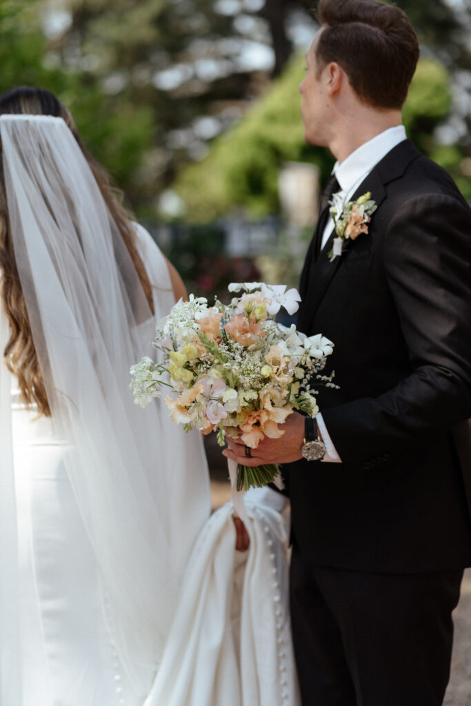 outdoor wedding ceremony at kiftsgate court gardens by cotswolds wedding photographer