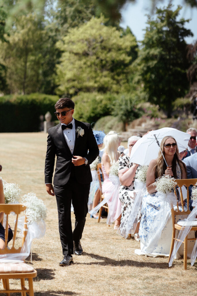 outdoor ceremony at Brinsop court in hereford by Cotswolds wedding photographer
