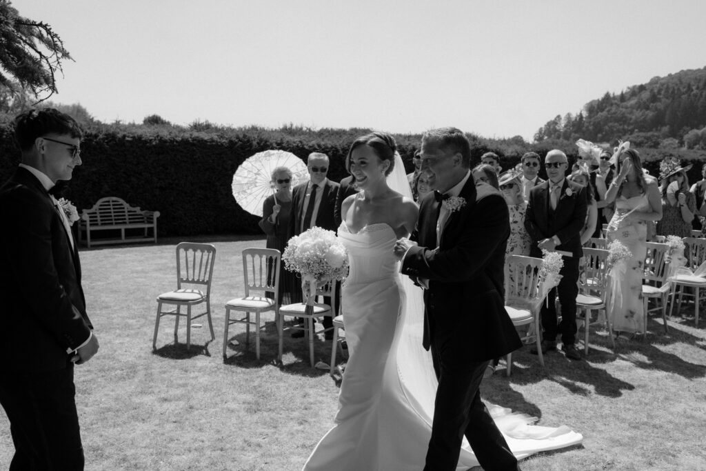 outdoor ceremony at Brinsop court in hereford by Cotswolds wedding photographer