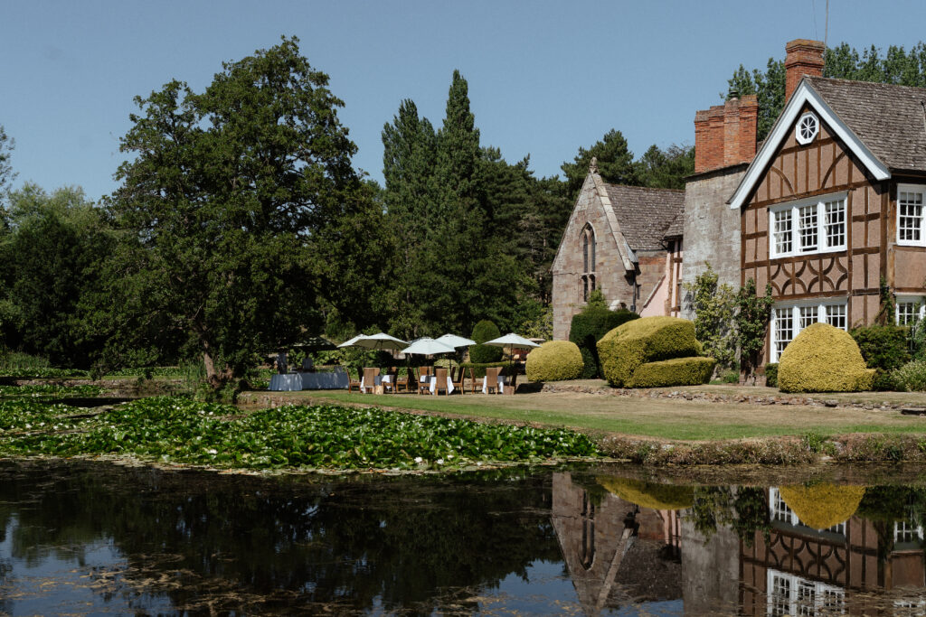 Brinsop court wedding photos by Cotswolds wedding photographer