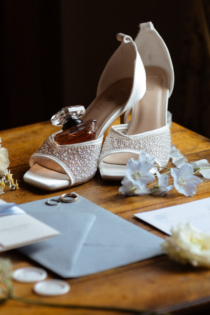 Davenport House wedding photos taken by Cotswolds wedding photographer at bridal prep in honeymoon suite.